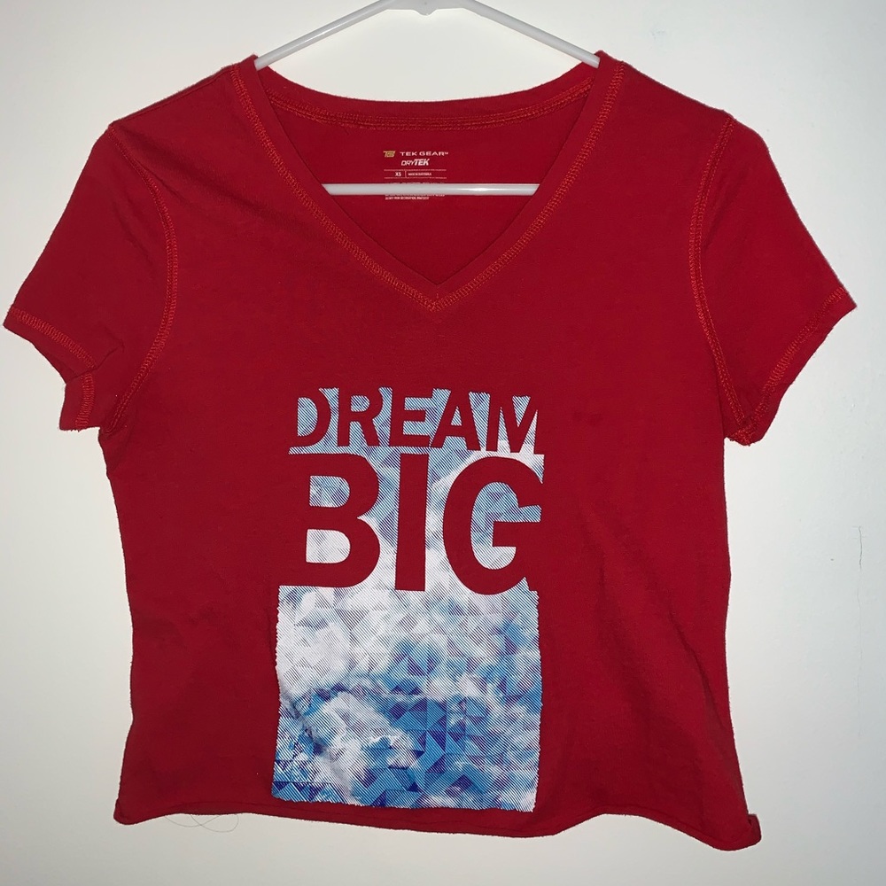 T-shirt red with a logo